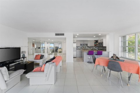 Copropriété à vendre à Miami, Floride: 2 chambres № 1170693 - photo 9