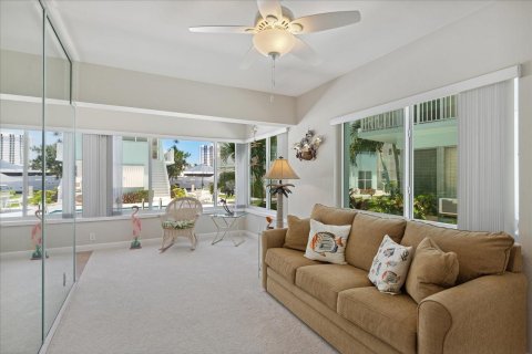 Condo in Fort Lauderdale, Florida, 2 bedrooms  № 992166 - photo 11