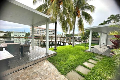 House in Miami Beach, Florida 3 bedrooms, 126.44 sq.m. № 1391667 - photo 28