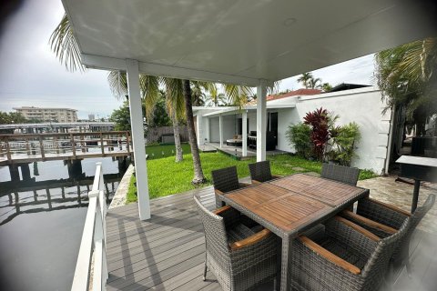 House in Miami Beach, Florida 3 bedrooms, 126.44 sq.m. № 1391667 - photo 24