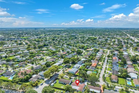 Villa ou maison à vendre à Miami, Floride: 4 chambres, 223.24 m2 № 1391619 - photo 7