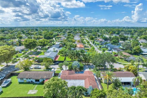 Villa ou maison à vendre à Miami, Floride: 4 chambres, 223.24 m2 № 1391619 - photo 5