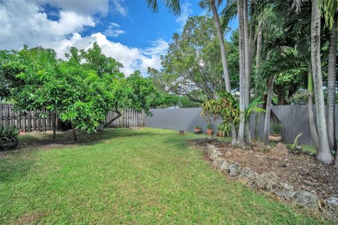 Villa ou maison à vendre à Miami, Floride: 4 chambres, 223.24 m2 № 1391619 - photo 17