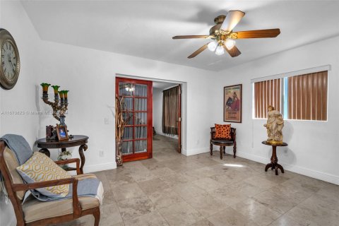 Casa en venta en Miami, Florida, 4 dormitorios, 223.24 m2 № 1391619 - foto 22