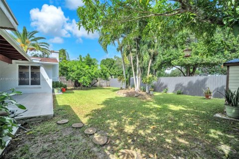 Casa en venta en Miami, Florida, 4 dormitorios, 223.24 m2 № 1391619 - foto 16