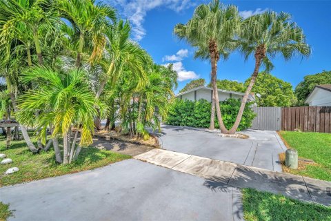 Casa en venta en Miami, Florida, 4 dormitorios, 223.24 m2 № 1391619 - foto 9