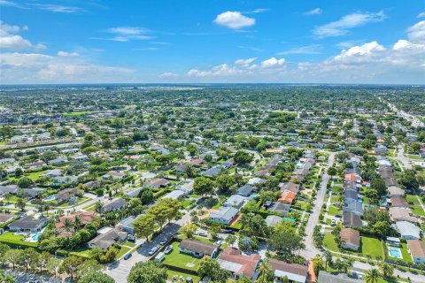 Villa ou maison à vendre à Miami, Floride: 4 chambres, 223.24 m2 № 1391619 - photo 6