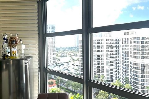 Condo in Aventura, Florida, 3 bedrooms  № 1321620 - photo 19