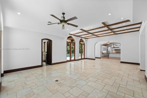 House in Miami, Florida 7 bedrooms, 897.99 sq.m. № 1186144 - photo 13