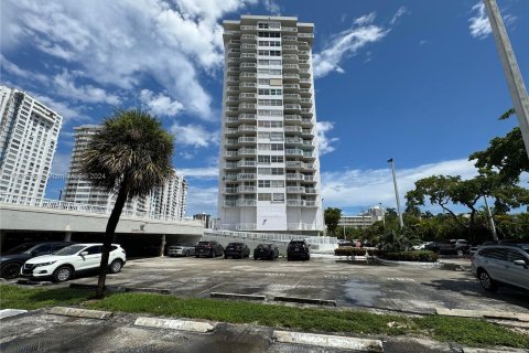 Condominio en venta en Aventura, Florida, 1 dormitorio, 66.61 m2 № 1380269 - foto 3