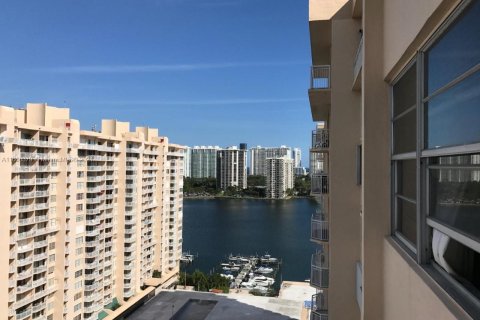 Condominio en venta en Aventura, Florida, 1 dormitorio, 66.61 m2 № 1380269 - foto 17