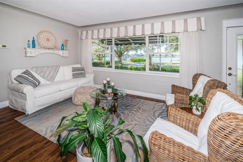 Casa en venta en Saint Petersburg, Florida, 3 dormitorios, 255.3 m2 № 1341799 - foto 12