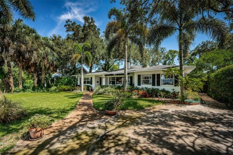 Casa en venta en Saint Petersburg, Florida, 3 dormitorios, 255.3 m2 № 1341799 - foto 1