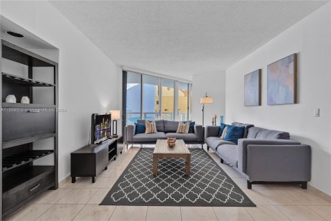 Condo in Sunny Isles Beach, Florida, 2 bedrooms  № 1118453 - photo 8