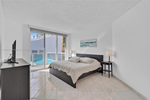 Condo in Sunny Isles Beach, Florida, 2 bedrooms  № 1118453 - photo 25