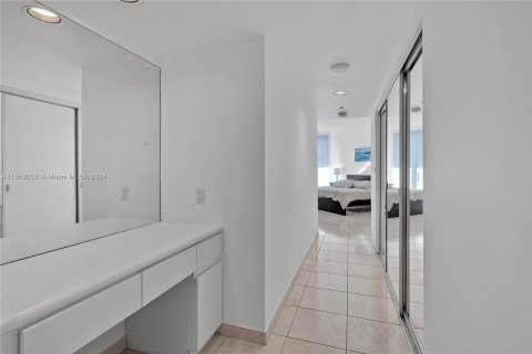 Condo in Sunny Isles Beach, Florida, 2 bedrooms  № 1118453 - photo 23