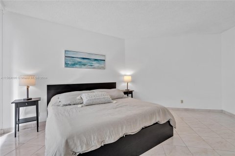 Condo in Sunny Isles Beach, Florida, 2 bedrooms  № 1118453 - photo 24