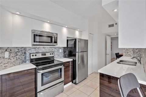 Condo in Sunny Isles Beach, Florida, 2 bedrooms  № 1118453 - photo 16