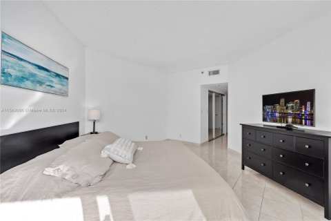 Condo in Sunny Isles Beach, Florida, 2 bedrooms  № 1118453 - photo 26