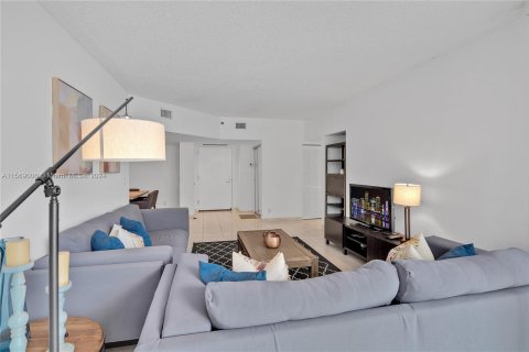 Condo in Sunny Isles Beach, Florida, 2 bedrooms  № 1118453 - photo 10