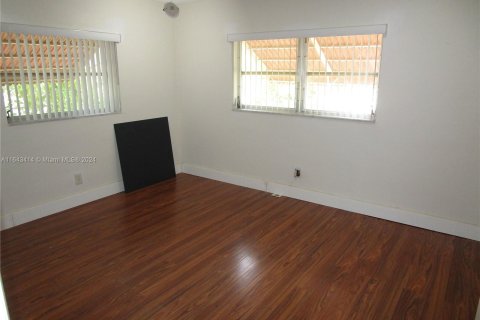 House in Lauderdale Lakes, Florida 3 bedrooms, 171.22 sq.m. № 1325436 - photo 6