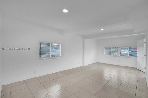 Propiedad comercial en venta en Miami, Florida, 277.22 m2 № 1325861 - foto 29