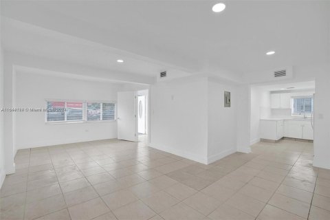 Propiedad comercial en venta en Miami, Florida, 277.22 m2 № 1325861 - foto 27