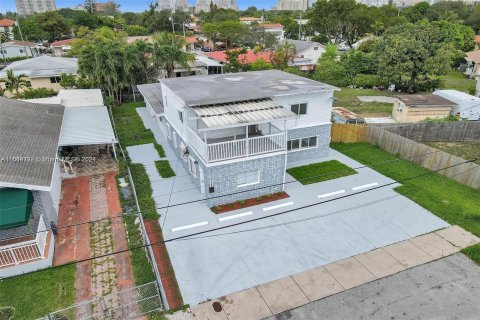 Immobilier commercial à vendre à Miami, Floride: 277.22 m2 № 1325861 - photo 9