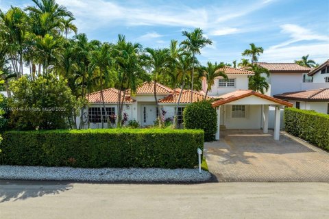 Casa en venta en Key Biscayne, Florida, 5 dormitorios, 306.3 m2 № 782012 - foto 1
