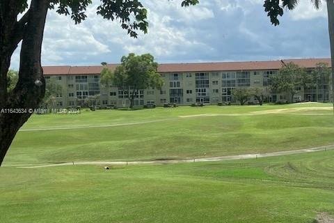 Condo in Pembroke Pines, Florida, 1 bedroom  № 1327472 - photo 14