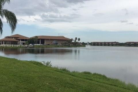 Condo in Pembroke Pines, Florida, 1 bedroom  № 1327472 - photo 26