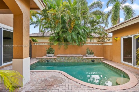 House in Weston, Florida 4 bedrooms, 301 sq.m. № 1327473 - photo 9