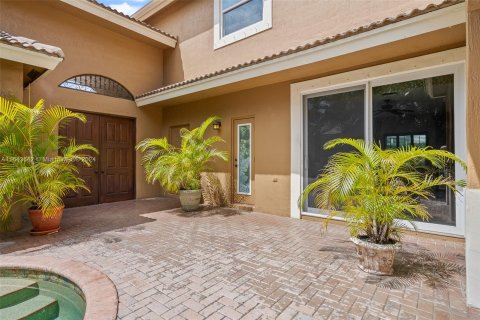 House in Weston, Florida 4 bedrooms, 301 sq.m. № 1327473 - photo 6