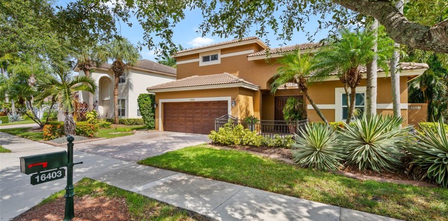 Casa en Weston, Florida 4 dormitorios, 301 m2 № 1327473