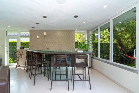 House in Doral, Florida 3 bedrooms, 337.79 sq.m. № 200918 - photo 19