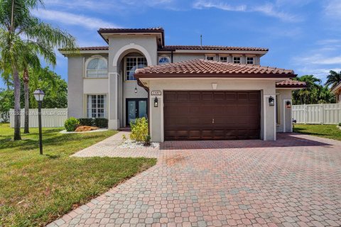 Casa en venta en Pembroke Pines, Florida, 5 dormitorios, 297.75 m2 № 1221767 - foto 1