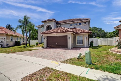 House in Pembroke Pines, Florida 5 bedrooms, 297.75 sq.m. № 1221767 - photo 3