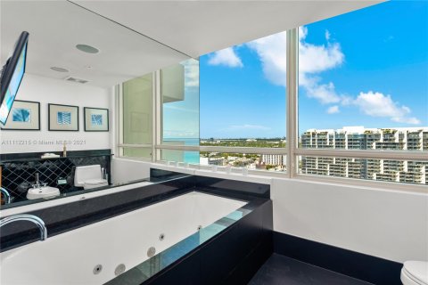 Apartamento en alquiler en Miami Beach, Florida, 2 dormitorios, 111.3 m2 № 25956 - foto 13