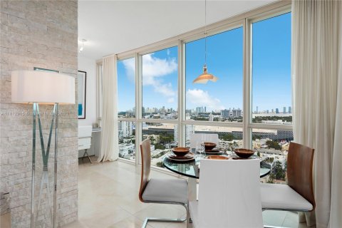 Apartamento en alquiler en Miami Beach, Florida, 2 dormitorios, 111.3 m2 № 25956 - foto 21