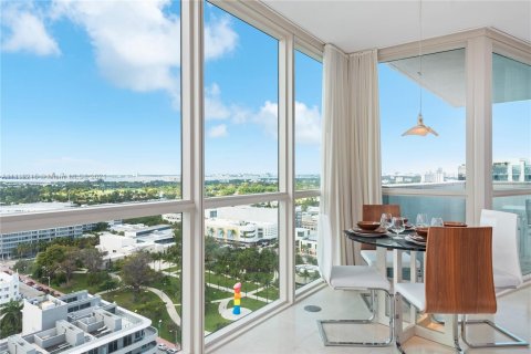 Apartamento en alquiler en Miami Beach, Florida, 2 dormitorios, 111.3 m2 № 25956 - foto 19