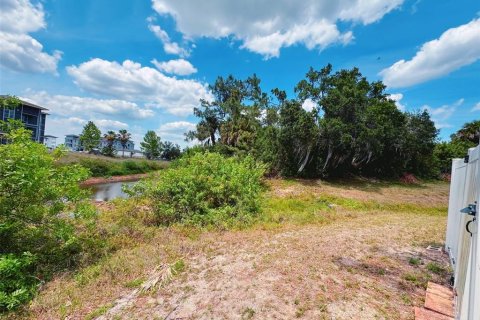 House in North Port, Florida 4 bedrooms, 220.92 sq.m. № 1145085 - photo 23