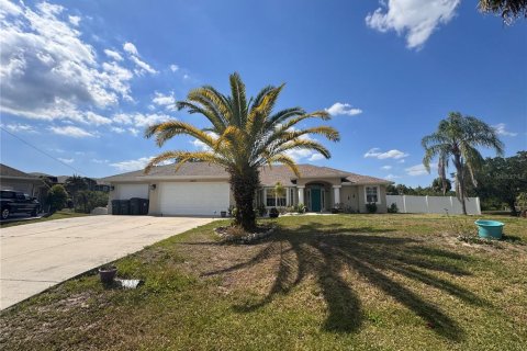 House in North Port, Florida 4 bedrooms, 220.92 sq.m. № 1145085 - photo 1