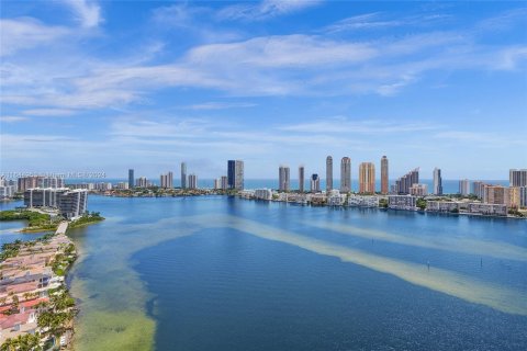 Condo in Aventura, Florida, 3 bedrooms  № 1327895 - photo 24