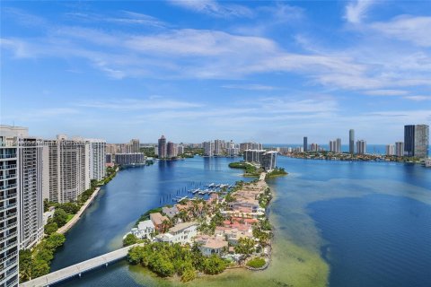 Condominio en venta en Aventura, Florida, 3 dormitorios, 393.16 m2 № 1327895 - foto 25