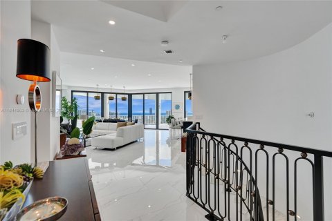 Copropriété à vendre à Aventura, Floride: 3 chambres, 393.16 m2 № 1327895 - photo 3