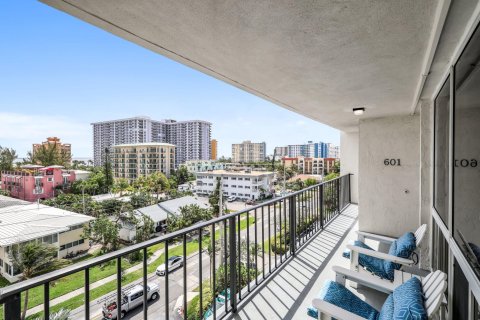 Condominio en venta en Pompano Beach, Florida, 2 dormitorios, 111.48 m2 № 1117862 - foto 1