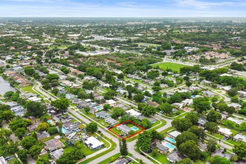 House in Tamarac, Florida 3 bedrooms, 121.52 sq.m. № 1381744 - photo 26