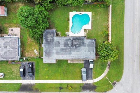 Villa ou maison à vendre à Tamarac, Floride: 3 chambres, 121.52 m2 № 1381744 - photo 24