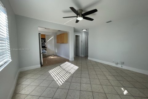 House in Hollywood, Florida 2 bedrooms, 66.89 sq.m. № 983778 - photo 7