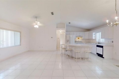 Villa ou maison à vendre à Summerfield, Floride: 2 chambres, 115.94 m2 № 1342639 - photo 8